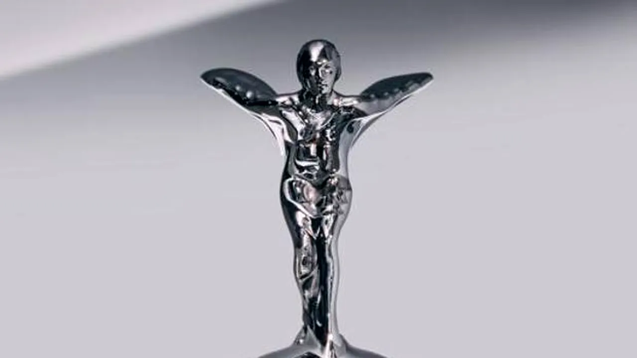 Rolls-Royce Spectre, prima maşină electrică a mărcii, schimbă statueta legendară a companiei britanice

