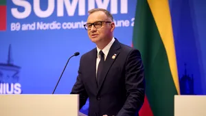 Președintele Poloniei în funcție cere Ucrainei să rămână calmă, în timp ce succesorul său preia conducerea