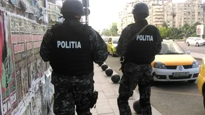 PAŞTE 2016: Luptători de la trupele speciale ale Poliţiei fac misiuni de patrulare, de sărbători, în Capitală