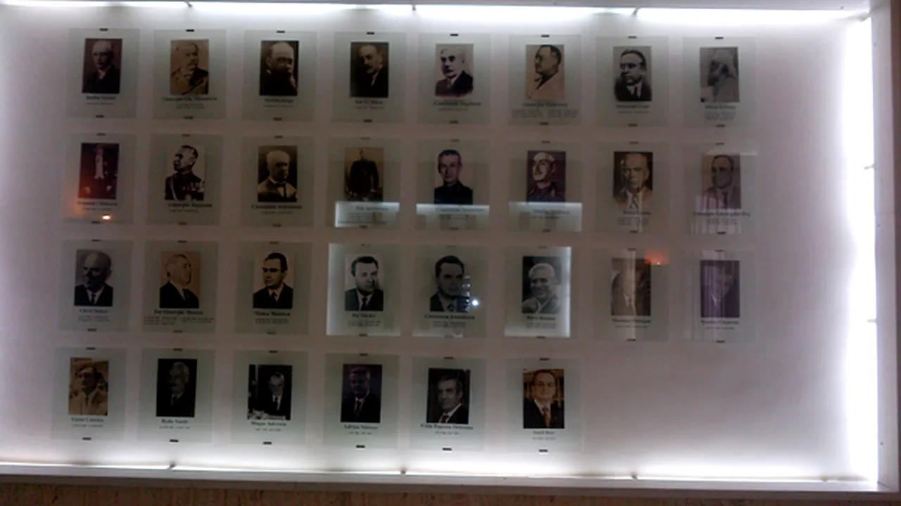 Fostul premier Ungureanu nu apare în galeria fotografică de la Guvern. Care este motivul
