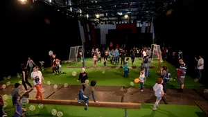 Peste 1.000 de adulţi şi copii au vizitat TVR, în prima parte a zilei de 1 iunie