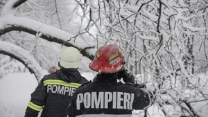 Pompierii, pregătiţi să intervină dacă vremea rea o va impune
