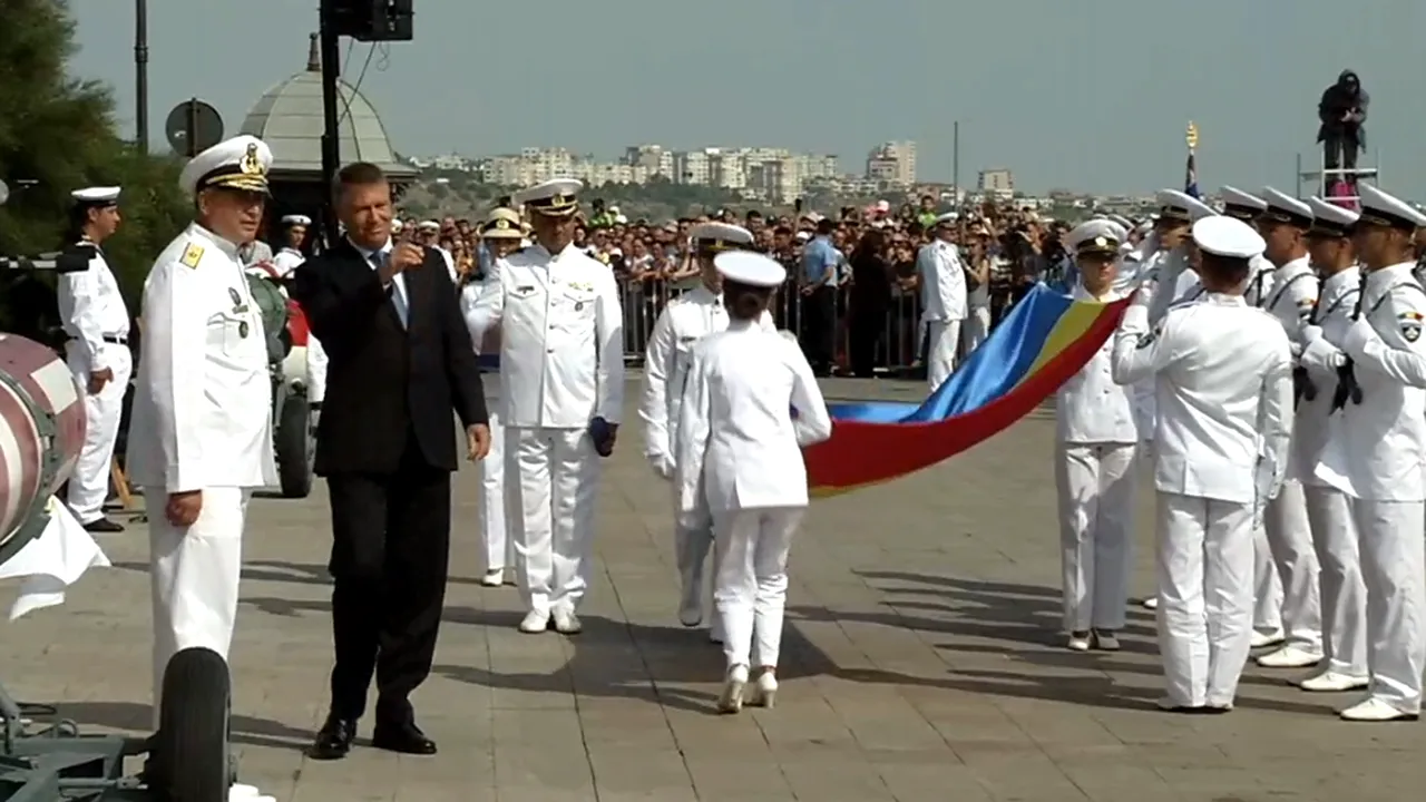 Ziua Marinei Române | Iohannis a criticat dotările forţelor maritime române, la spectacolul naval de la Constanţa: Asigurarea securităţii nu se poate face fără înzestrare/ Mesajul premierului Viorica Dăncilă