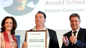 Arnold Schwarzenegger a primit titlul de Doctor Honoris Causa al unei universităţi din Berlin