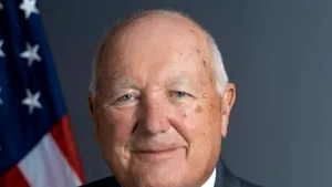 Războiul comercial Trump - Canada ajunge în diplomație. Peste 80.000 de oameni cer o măsură radicală împotriva ambasadorului SUA