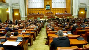 Moţiunea de cenzură a PNL a fost citită în plenul Parlamentului - FOTO