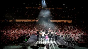 Guns NʼRoses revine cu 18 concerte în Europa într-o formulă în care se regăsesc Axl Rose şi Slash