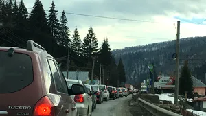 Aglomeraţie pe DN 1, între Sinaia şi Predeal. Recomandări pentru şoferi