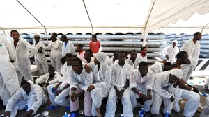 Politician din Liga Nordului, suspendat pentru că a găzduit imigranţi nord-africani