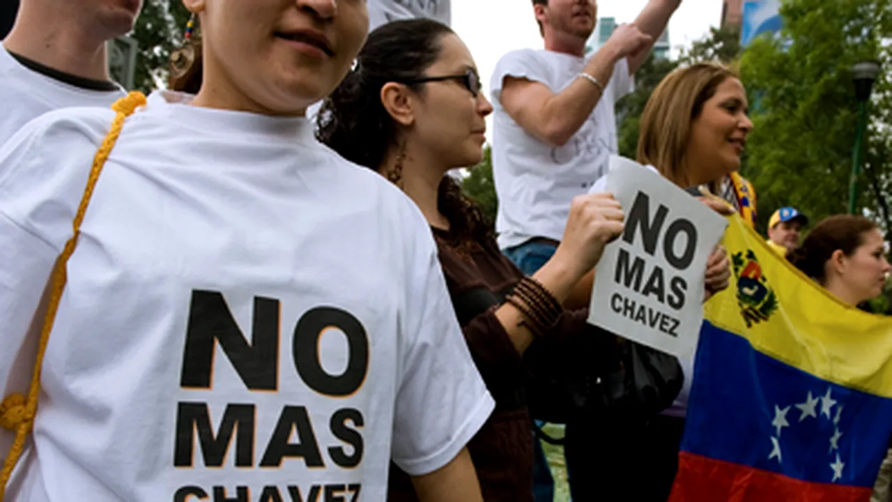 Manifestaţii de amploare împotriva lui Hugo Chavez