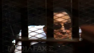 Hosni Mubarak, condamnat la trei ani de închisoare, într-un caz de corupţie