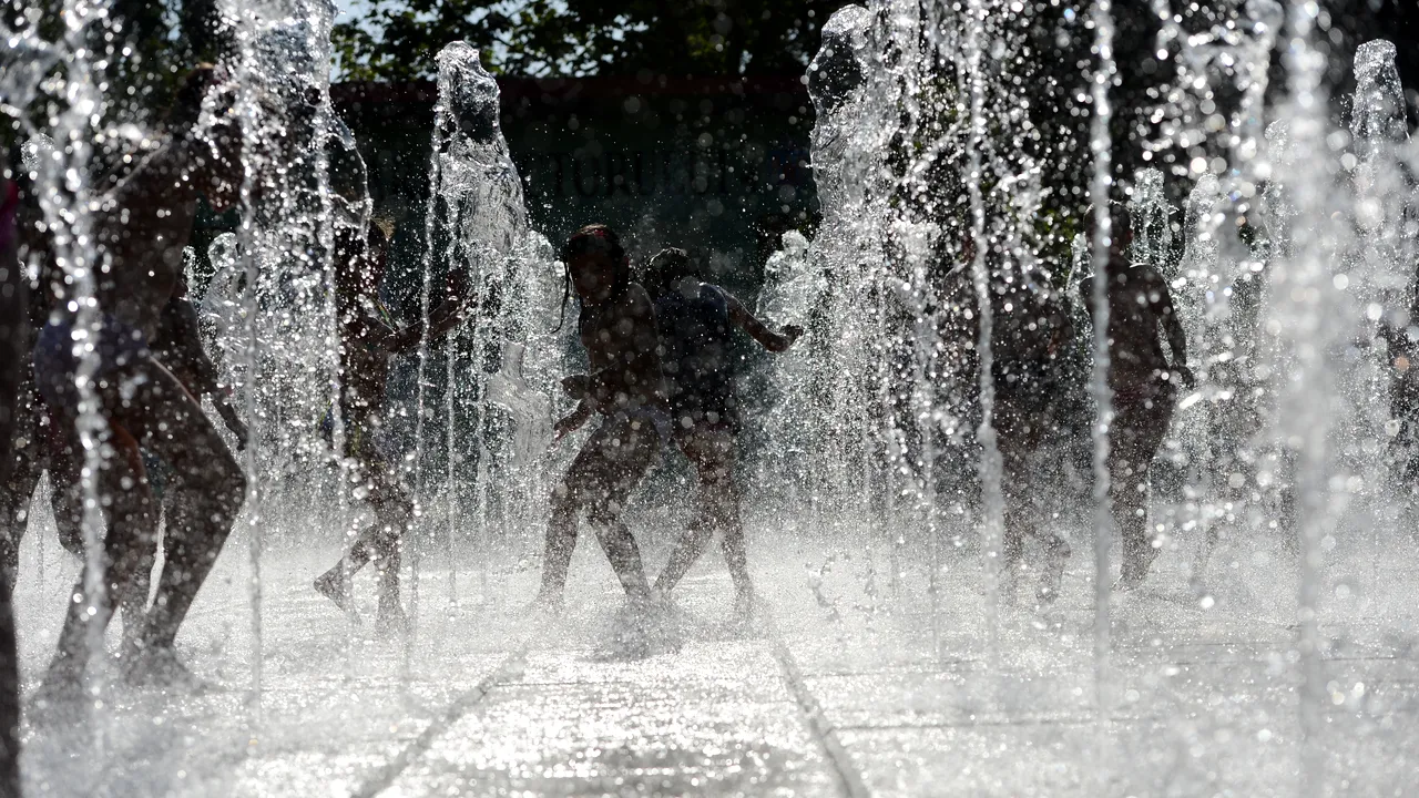 Cod portocaliu şi cod galben de caniculă în aproape toată ţara. Temperaturile ajung la 39 de grade Celsius. Valul de căldură va persista şi la sfârşitul săptămânii/ HARTĂ
