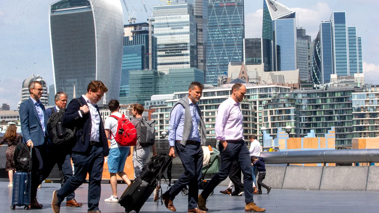 Misiunile diplomatice din Londra au datorii de 143 de milioane de lire sterline pentru taxele de congestionare a traficului. Şi Ambasada României e pe lista datornicilor