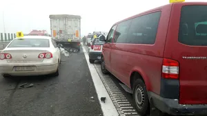Traficul rutier este oprit pe autostrada A2, o maşină a luat foc/ Traficul rutier a fost reluat după circa 20 de minute