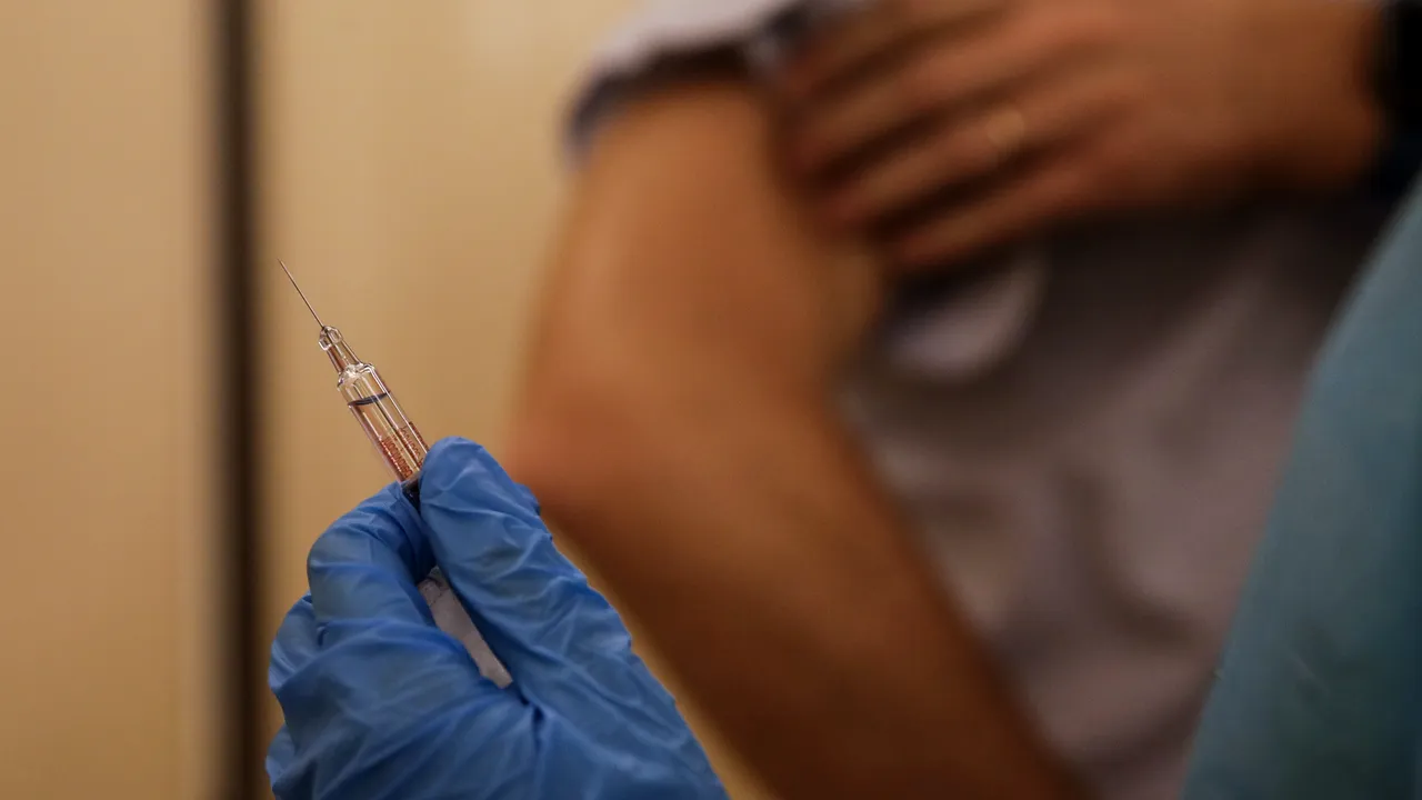 Primăvara aduce şi prima zi de testare a unui nou vaccin anti COVID-19 în Italia. Voluntarii, imunizaţi începând cu 1 martie