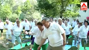 Onţanu a făcut gimnastică alături de pensionari, conduşi de 