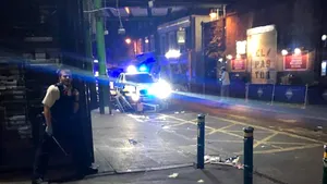 VIDEO Român, prins în mijlocul atacurilor în Londra. Imagini pe Facebook din timpul atentatului: Mergi după făcăleţul ăla mare. Teroriştii taie lumea pe stradă