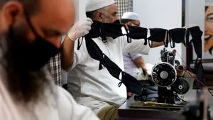 Indienii încercă să convingă 1.000 de firme americane să îşi mute fabricile din China în India