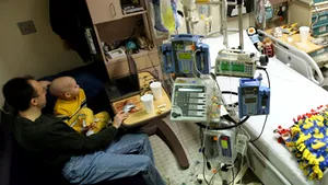 Copiii care supravieţuiesc cancerului, mai puţin dispuşi să se căsătorească la maturitate