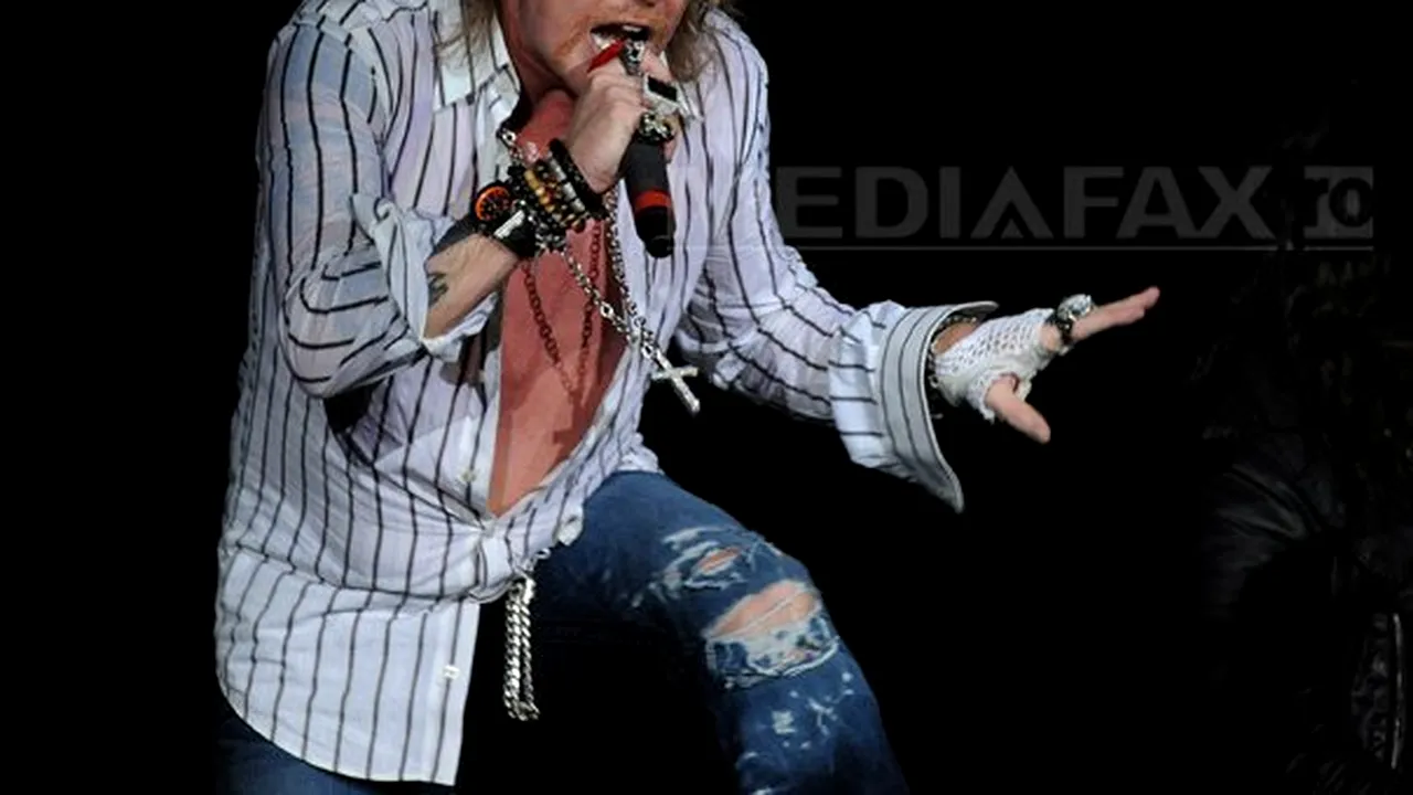 Axl Rose a venit la Bucureşti cu câţiva ani întârziere. Şi s-a simţit