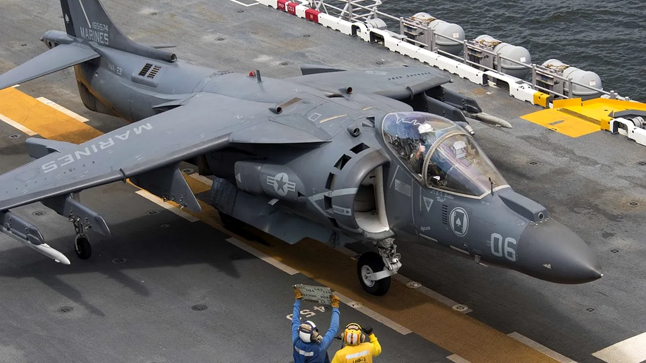 Un pilot american este anchetat după ce a „desenat” pe cer, cu avionul militar, un organ sexual | FOTO