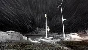 COD PORTOCALIU de ninsoare şi viscol pentru vestul Ungariei. MAE: Există drumuri secundare închise