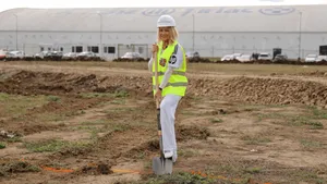 Comunicat: Nadia Comăneci a fost prezentă la statul construcției sălii de gimnastică ce îi va purta numele, un proiect derulat de Fundația Țiriac