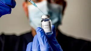 Guvernul olandez a aprobat vaccinarea de urgenţă a peste 30.000 de cadre medicale