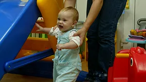 Copiii vor putea fi îngrijiţi în creşe până la 4 ani