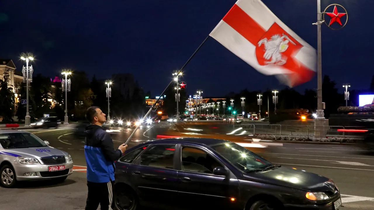 Unul dintre ultimii doi membri ai Consiliului de Coordonare al opozitiei din Belarus, reţinut de „mascaţi”