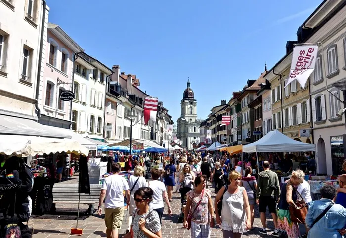 LIFE Analiză. Turiștii sunt îndemnați să evite 11 orașe europene în vacanța din anul 2026