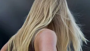 GALERIE FOTO | Transformare ŞOCANTĂ. Una dintre cele mai FRUMOASE femei din lume a a ajuns de nerecunoscut după ce a atins CELEBRITATEA