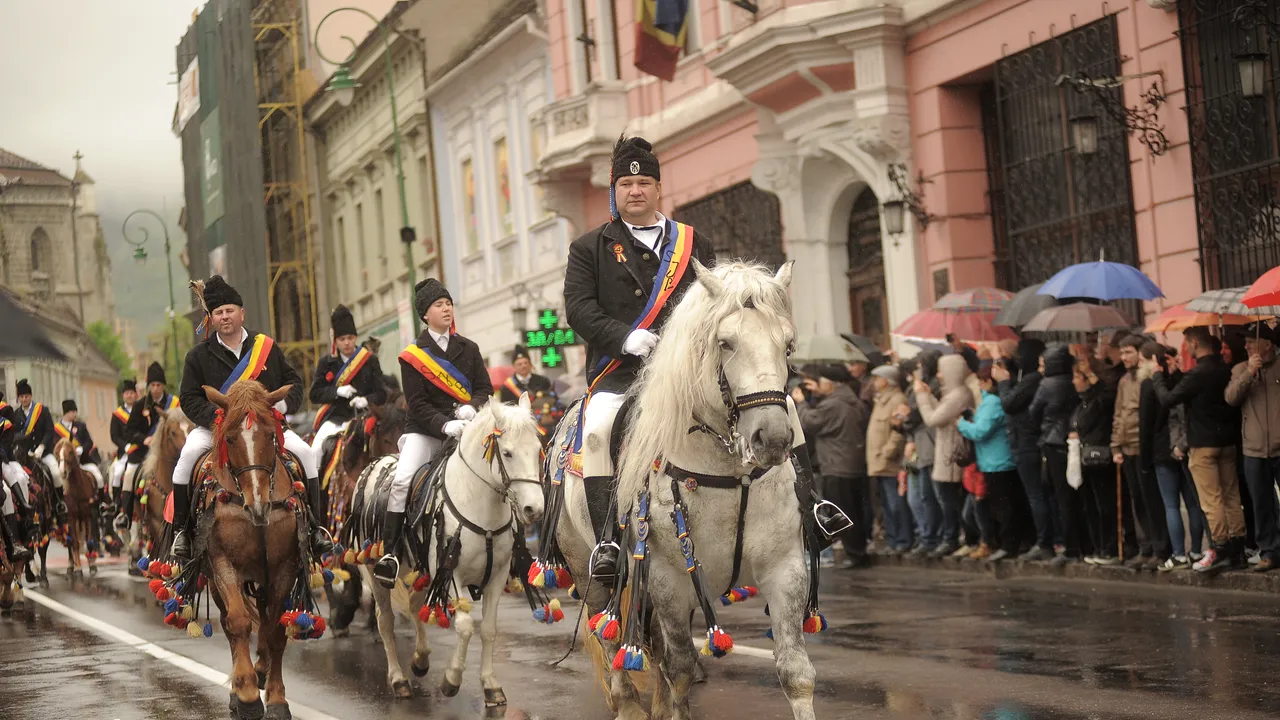 GALERIE FOTO Aproximativ 15.000 de persoane au participat la Parada Junilor, în centrul Braşovului