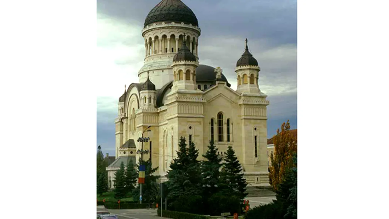 Mitropolia Clujului: Bisericile să dezvolte site-uri, să fie unde merg oamenii, în spaţiul virtual