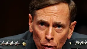 David Petraeus transmite comanda forţelor NATO în Afganistan generalului John Allen