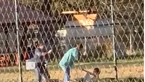 Infirmieră filmată în timp ce lovea VIOLENT o fată cu dizabilități din cadrul centrului din Bihor / Ce pedeapsă o așteaptă