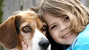 Animalele de companie ajută la dezvoltarea emoţională şi psihologică a copilului
