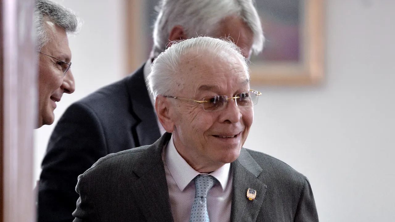 Ion Cristoiu: Cînd Nicolae Văcăroiu trecea în cinci maşini