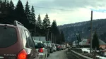 Infotrafic: coloane de maşini pe Valea Prahovei, un copac rupt a rămas suspendat pe DN1 în Cluj