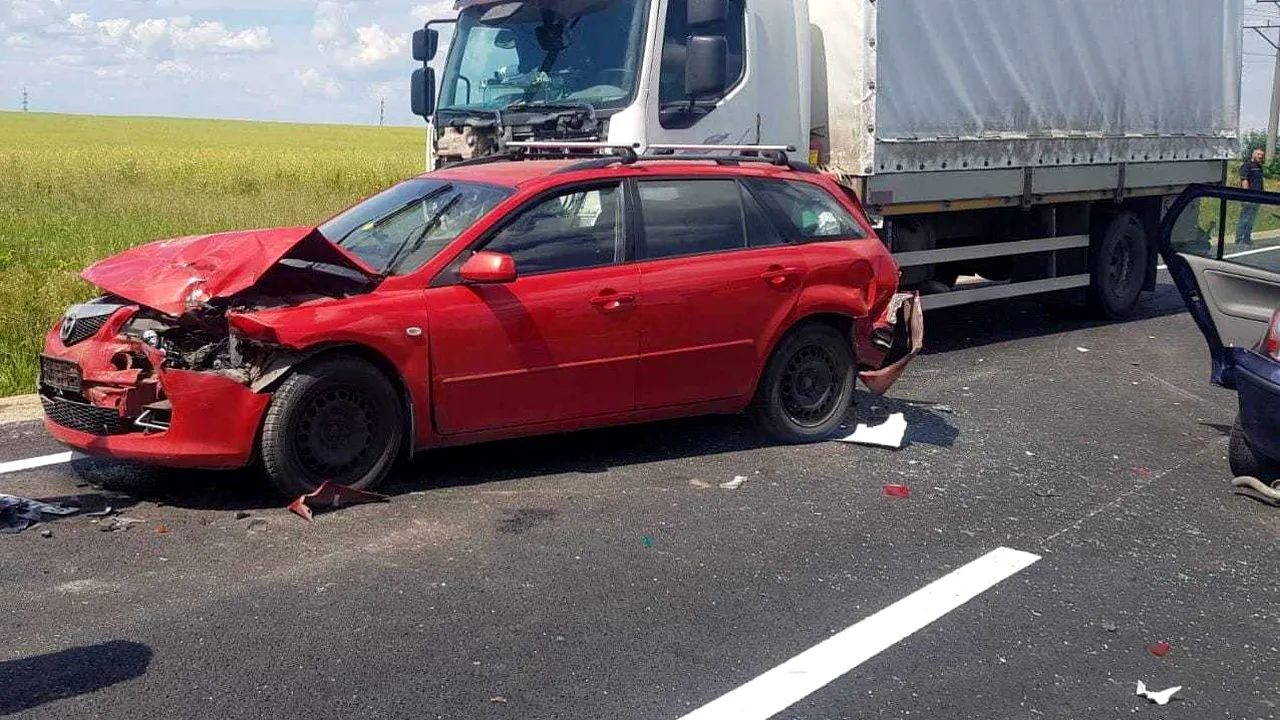 VIDEO FOTO Accident rutier produs la ieşire din municipiul Slatina. Patru persoane, între care doi copii, au fost rănite
