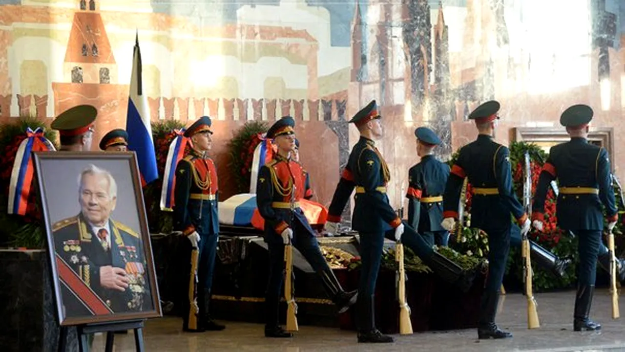 Rusia îl înmormântează cu onoruri pe Kalaşnikov, într-un panteon lângă Moscova