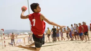 Vineri va începe primul Campionat Naţional de handbal pe plajă