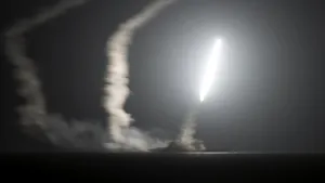 Rusia a lansat patru rachete de croazieră asupra unor poziţii ale reţelei Stat Islamic în Siria. 