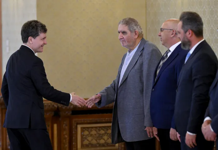Live Text Consultări la Cotroceni | Delegația minorităților naționale discută cu Nicușor Dan. Cum se poziționează PSD, AUR, PNL, USR și UDMR privind formarea unui nou Executiv