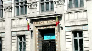 Scandalul ”bani din meditații” la Colegiul Lazăr continuă. Părinții aduc noi acuzații, Inspectoratul Școlar trimite control