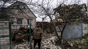 Autorităţile ucrainene raportează 15 morţi şi zeci de răniţi în urma bombardamentelor din Herson