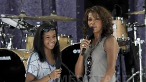 Fiica lui Whitney Houston vrea să renunţe la numele de familie al tatălui ei