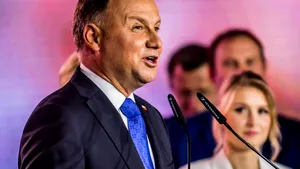 Preşedintele Poloniei, Andrzej Duda, păcălit prin telefon de doi farsori ruşi