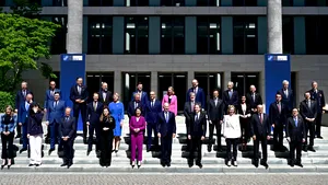 România găzduieşte pentru prima oară o reuniune a miniştrilor de Externe din NATO. Bogdan Aurescu a dezvăluit sigla evenimentului
