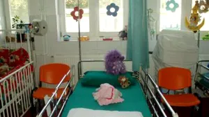 Lugoj: O fetiţă de 3 ani, în stare gravă, după ce a fost bătută (Video)